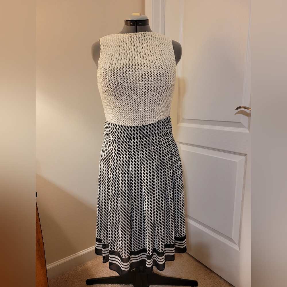 New TALBOTS Women's Pleated Flare Skirt, Navy White, 10
